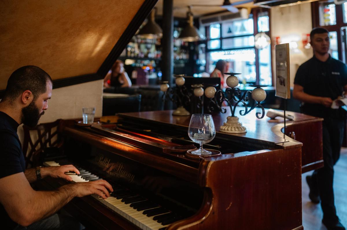 Main Room - imagen 1